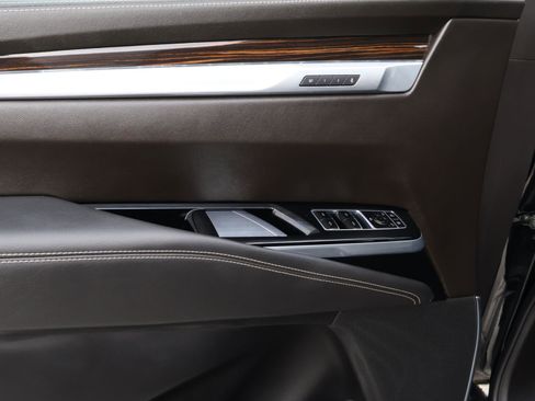 Certified 2025 Cadillac Escalade ESV Luxury image 21