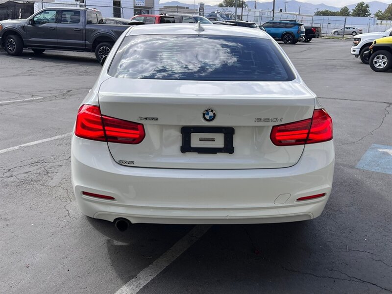 Used 2016 BMW 320i xDrive Sedan AWD/4WD image 6