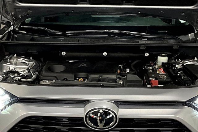 Used 2022 Toyota RAV4 XLE AWD/4WD image 31