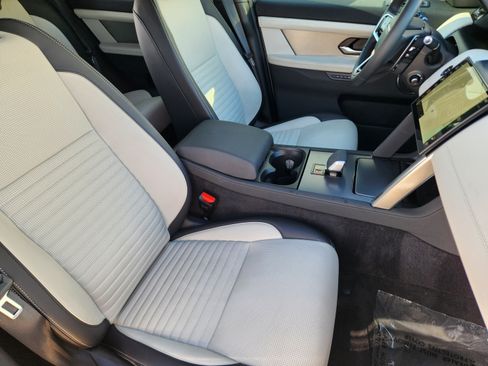 Certified 2025 Land Rover Discovery Sport Dynamic SE AWD/4WD image 9