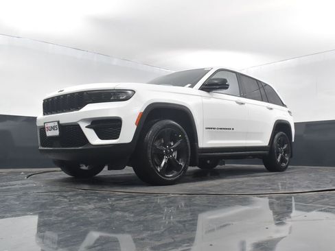 New 2025 Jeep Grand Cherokee Altitude image 41