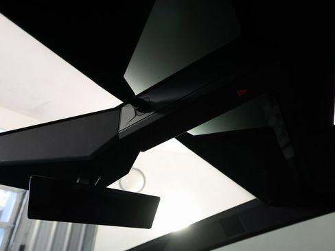 Used 2025 Tesla Cybertruck AWD Crew Cab image 37