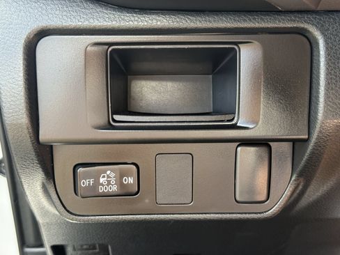 Used 2017 Toyota Tacoma SR5 RWD image 30