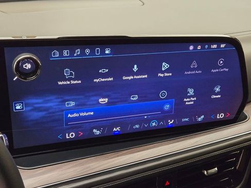 Used 2025 Chevrolet Suburban LT image 36