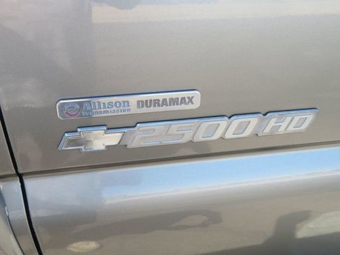 Used 2006 Chevrolet Silverado 2500 LT w/ Heavy-Duty Power Package AWD/4WD image 14
