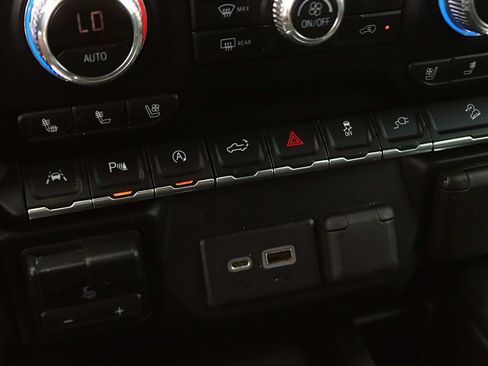 Used 2019 GMC Sierra 1500 SLT w/ SLT Premium Plus Package AWD/4WD image 24