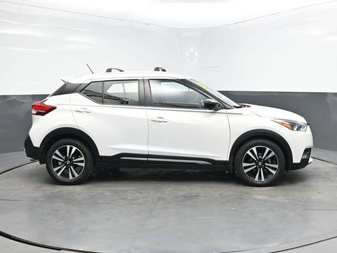 Used 2020 Nissan Kicks SR w/ Exterior Package image 8