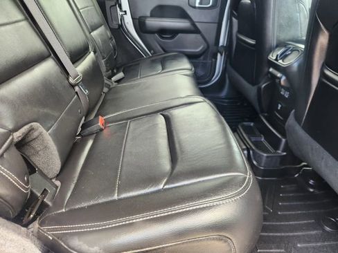 Used 2018 Jeep Wrangler Unlimited Sahara AWD/4WD image 31