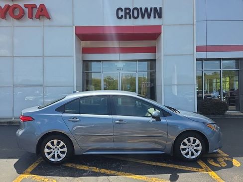 Used 2022 Toyota Corolla LE FWD image 2