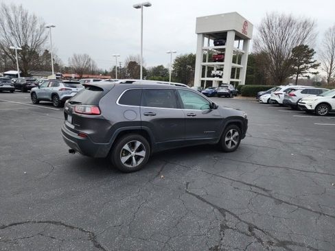 Used 2019 Jeep Cherokee Limited image 7