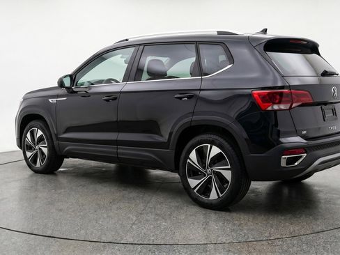 Used 2025 Volkswagen Taos SE AWD/4WD image 6