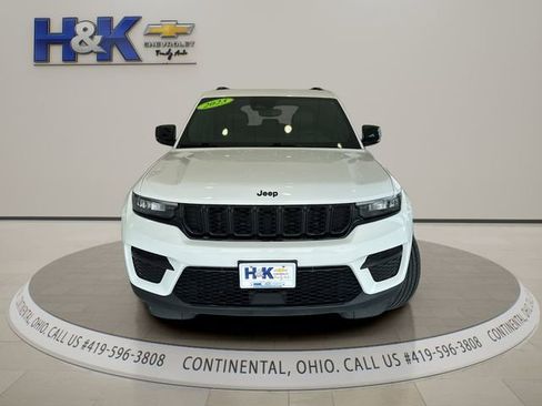Used 2023 Jeep Grand Cherokee Altitude AWD/4WD image 2