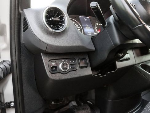 Used 2023 Mercedes-Benz Sprinter 2500 image 38