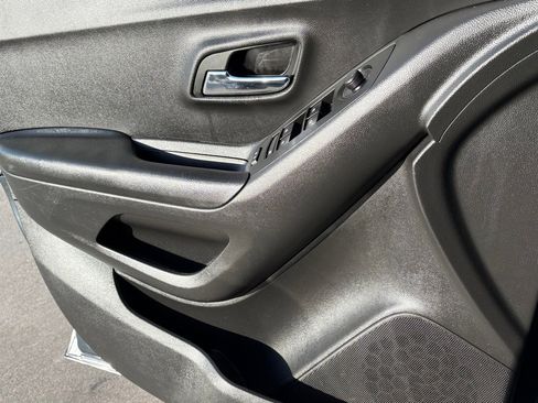 Used 2022 Chevrolet Trax LS w/ Tint and Cruise Package image 24