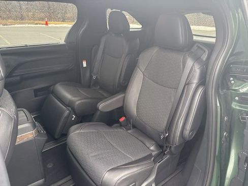Used 2025 Toyota Sienna Platinum image 22