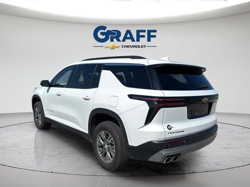 Used 2024 Chevrolet Traverse LT w/ LPO, Floor Liner Package FWD image 5
