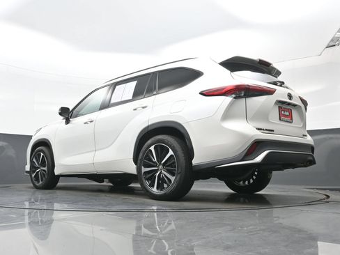 Used 2021 Toyota Highlander XSE AWD/4WD image 31