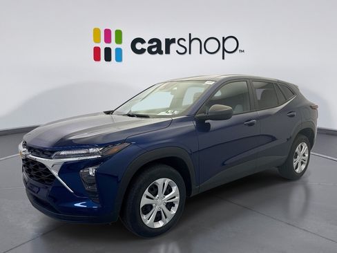 Used 2024 Chevrolet Trax LS FWD image 1