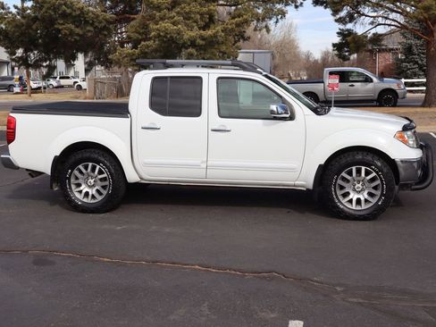 Used 2011 Nissan Frontier SL w/ Moonroof Pkg image 3