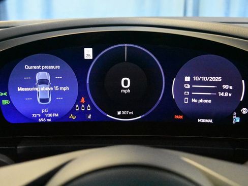 Certified 2025 Porsche Macan Electric image 19