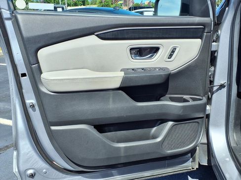 Used 2024 Honda Pilot Elite image 4