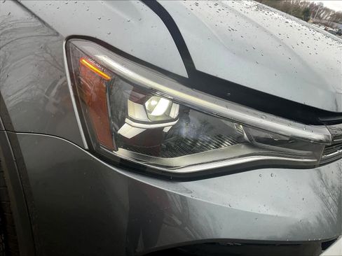 Used 2025 Volkswagen Taos SE w/ Panoramic Sunroof Package image 32