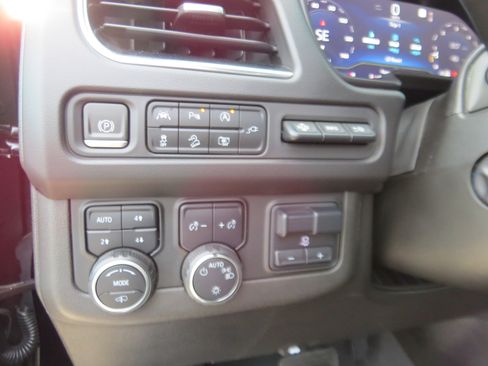 Used 2022 Chevrolet Suburban High Country image 21