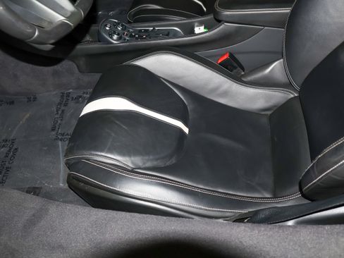Used 2018 McLaren 570S RWD image 13