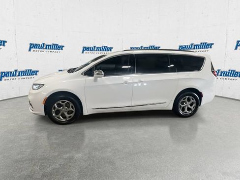 Used 2022 Chrysler Pacifica Limited AWD/4WD image 6