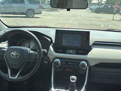 Used 2019 Toyota RAV4 XLE Premium FWD image 27
