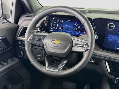 Used 2025 Chevrolet Suburban LT w/ Comfort Package RWD image 10