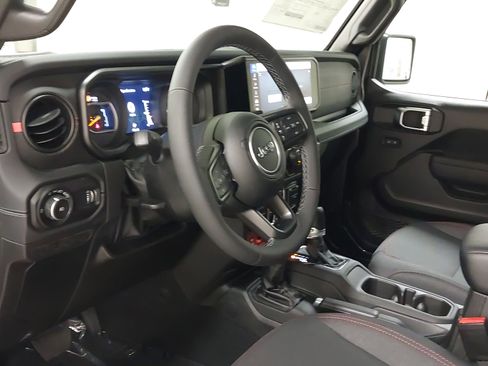 New 2025 Jeep Wrangler Unlimited Rubicon w/ XTREMEE 35" Tire Package image 17