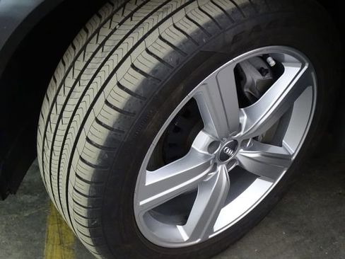 Used 2019 Audi e-tron Prestige w/ Prestige Package image 48