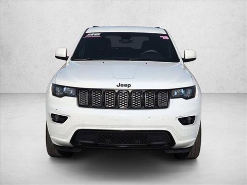 Used 2018 Jeep Grand Cherokee Altitude image 2