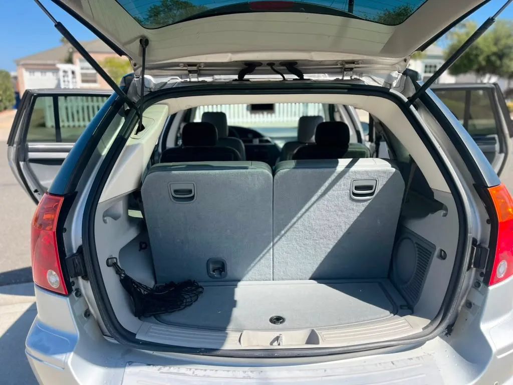 Used 2008 Chrysler Pacifica Touring FWD image 2