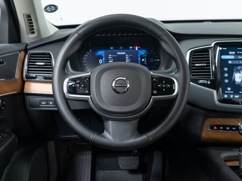 Certified 2025 Volvo XC90 T8 Plus w/ Protection Package Premier AWD/4WD image 17
