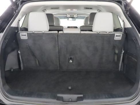 Used 2022 Toyota Highlander XLE AWD/4WD image 36