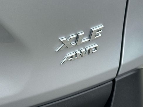 Used 2023 Toyota RAV4 XLE AWD/4WD image 10