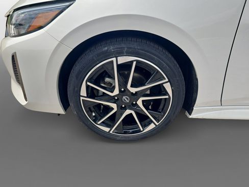 Used 2024 Nissan Sentra SR w/ SR Premium Package FWD image 10