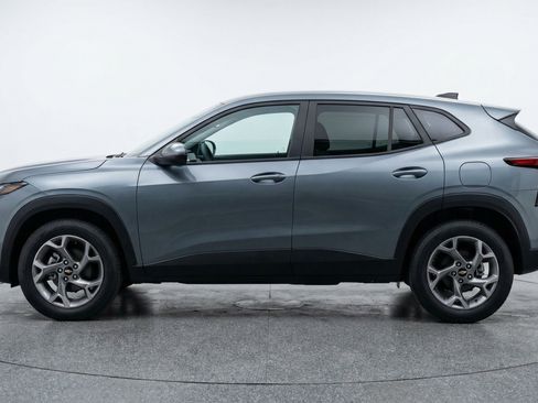 Used 2025 Chevrolet Trax LT w/ LT Convenience Package FWD image 5