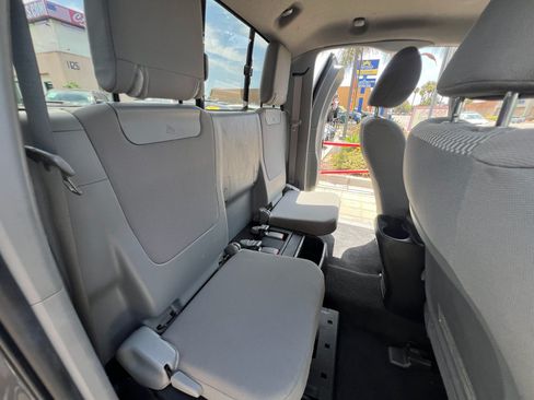 Used 2012 Toyota Tacoma PreRunner w/ SR5 Pkg RWD image 14