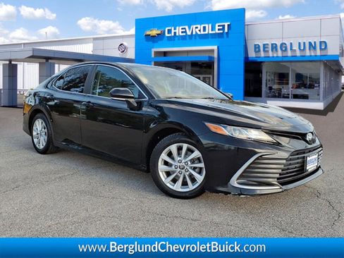 Used 2021 Toyota Camry LE w/ Convenience Package FWD image 1