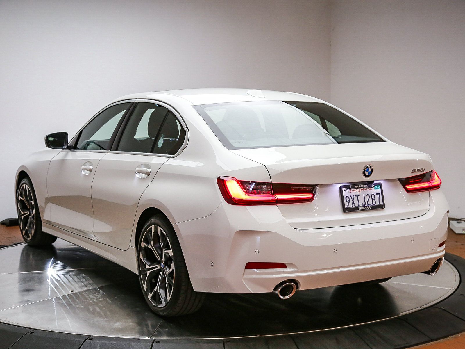 Used 2026 BMW 330i Sedan w/ Convenience Package RWD image 5