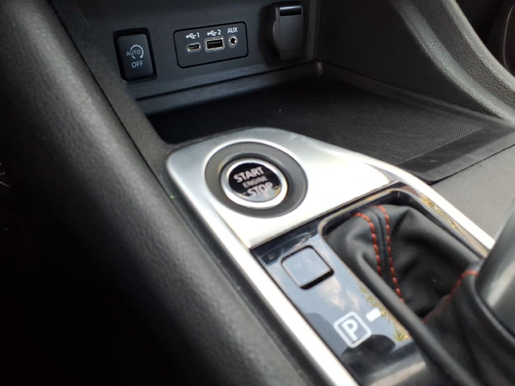 Certified 2025 Nissan Sentra SR FWD image 20