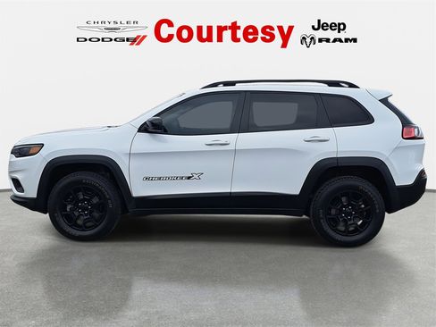 Certified 2022 Jeep Cherokee Latitude w/ Sun & Sound Group image 8
