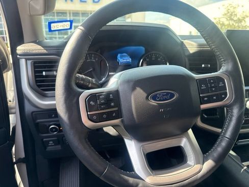 Used 2023 Ford Expedition XLT RWD image 10