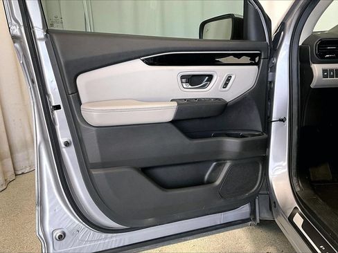 Used 2025 Honda Pilot Touring image 21