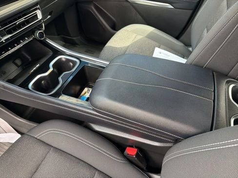 Used 2025 Chevrolet Traverse LT FWD image 31