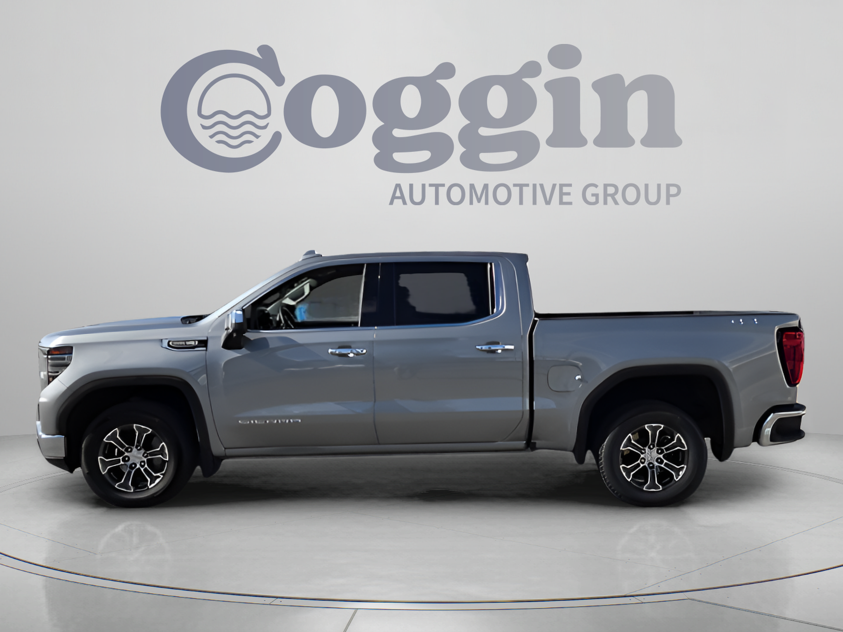 Used 2025 GMC Sierra 1500 SLT AWD/4WD image 2