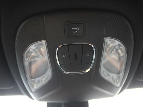 Used 2025 Jeep Compass Latitude w/ Convenience Group AWD/4WD image 12